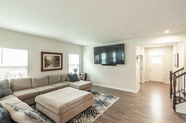 269 Grassy Glen Dr, Gallatin, TN 37066