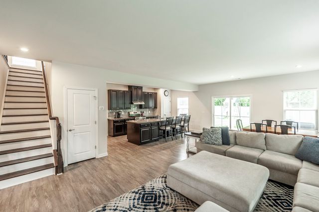 269 Grassy Glen Dr, Gallatin, TN 37066