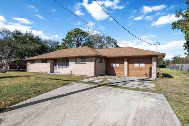 615 Massey Tompkins Road, Baytown, TX 77521