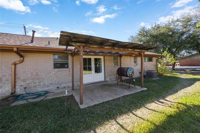 615 Massey Tompkins Road, Baytown, TX 77521