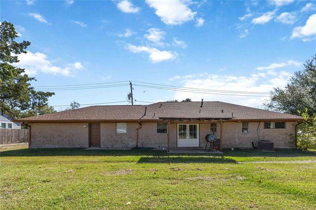 615 Massey Tompkins Road, Baytown, TX 77521