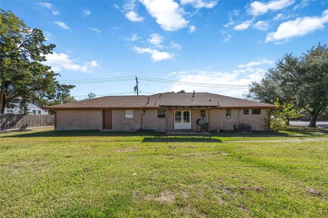 615 Massey Tompkins Road, Baytown, TX 77521