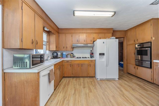 615 Massey Tompkins Road, Baytown, TX 77521