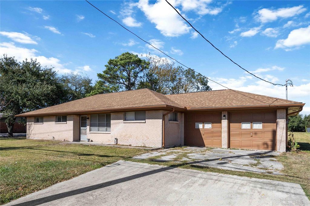 615 Massey Tompkins Road, Baytown, TX 77521