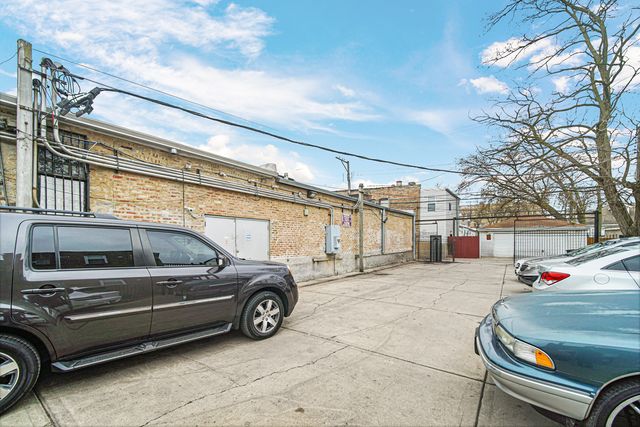 5600 W Division Street, Chicago, IL 60651