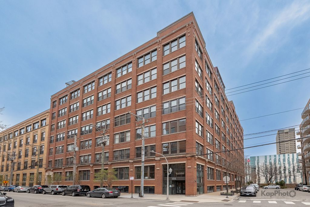 921 W Van Buren Street 2D, Chicago, IL 60607