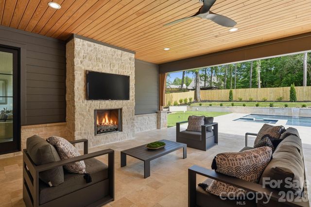6133 Creola Road, Charlotte, NC 28270