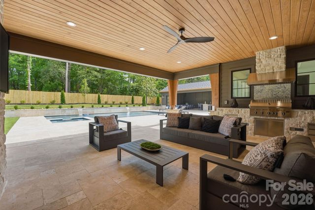6133 Creola Road, Charlotte, NC 28270