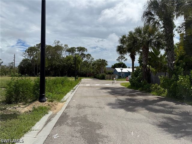 306 Riviera Tulum AVE, Naples, FL 34110