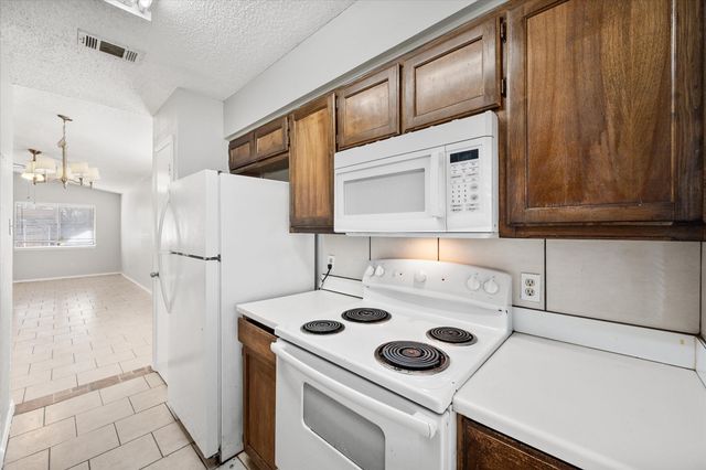 5821 Mansfield Road, Arlington, TX 76017