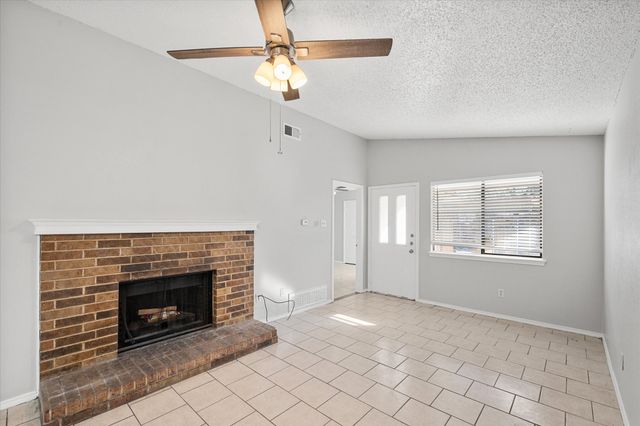 5821 Mansfield Road, Arlington, TX 76017
