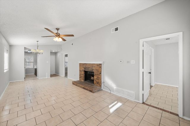 5821 Mansfield Road, Arlington, TX 76017