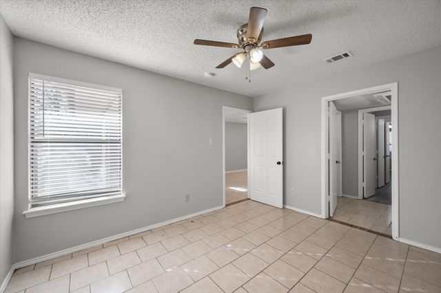 5821 Mansfield Road, Arlington, TX 76017