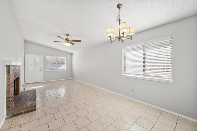 5821 Mansfield Road, Arlington, TX 76017