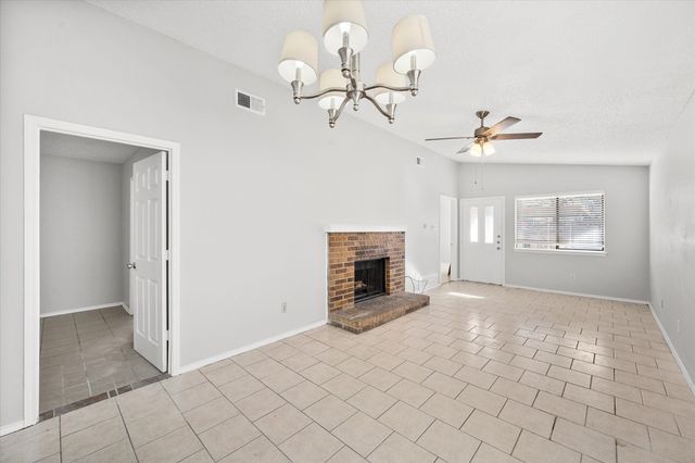 5821 Mansfield Road, Arlington, TX 76017
