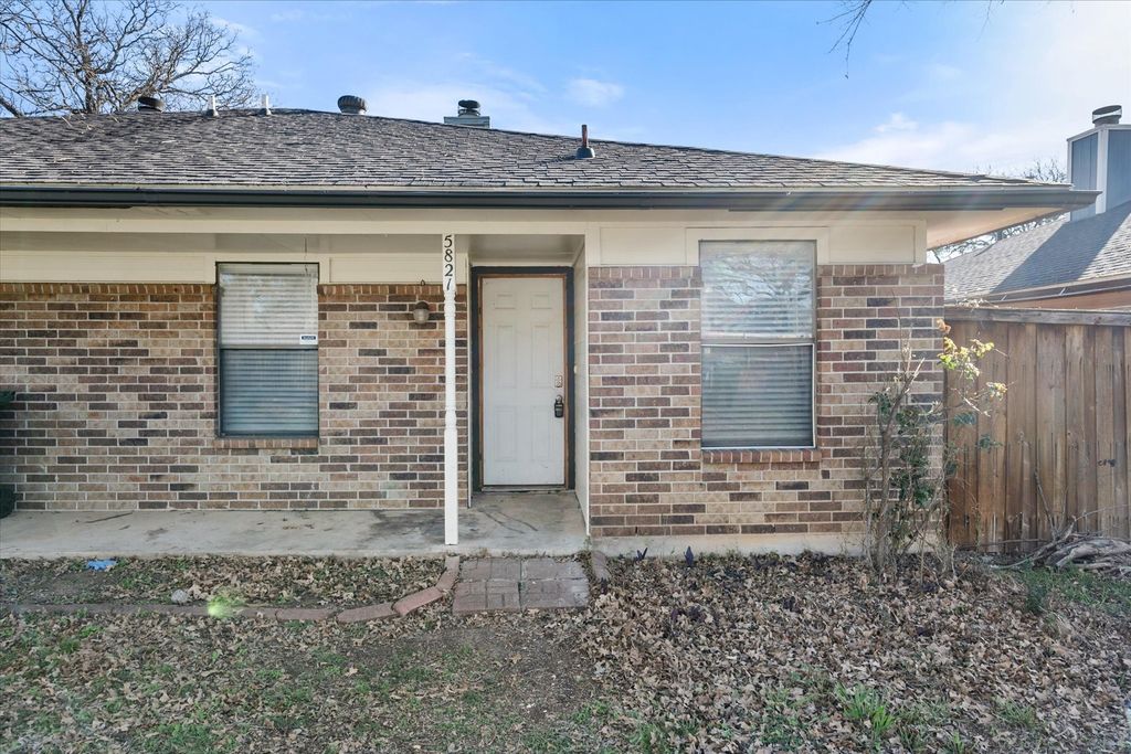 5821 Mansfield Road, Arlington, TX 76017