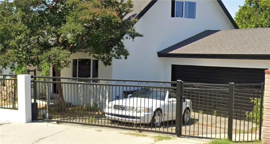 7923 Bellaire Avenue, North Hollywood, CA 91605