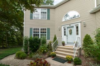 17 Warren Drive 17, Seymour, CT 06483