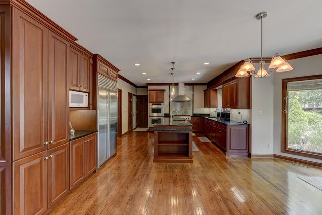 9937 Tanglewood Court, Munster, IN 46321