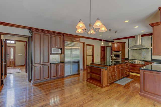 9937 Tanglewood Court, Munster, IN 46321