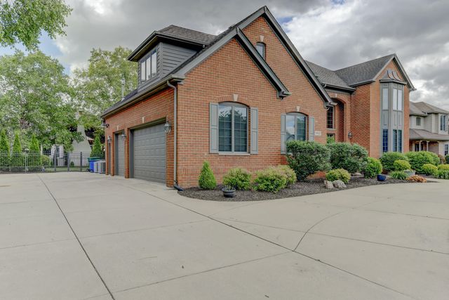 9937 Tanglewood Court, Munster, IN 46321