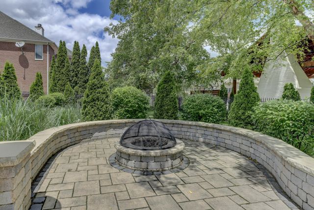 9937 Tanglewood Court, Munster, IN 46321
