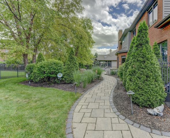 9937 Tanglewood Court, Munster, IN 46321