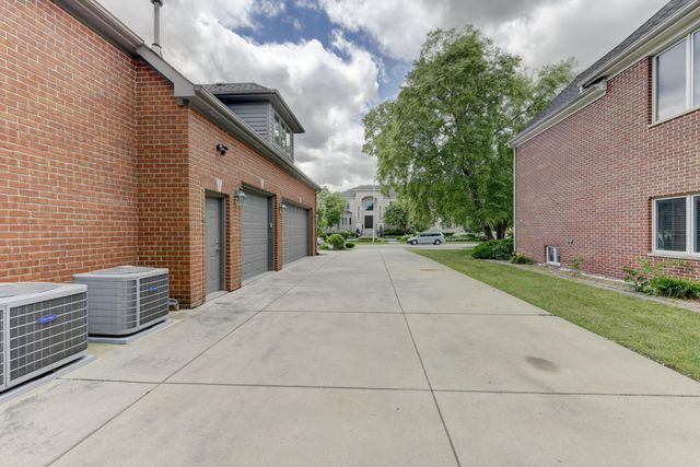 9937 Tanglewood Court, Munster, IN 46321