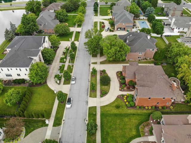 9937 Tanglewood Court, Munster, IN 46321