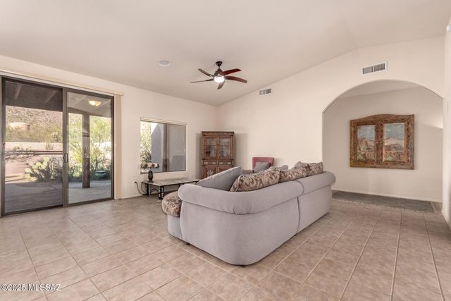 6064 W Ten Star Drive, Tucson, AZ 85713