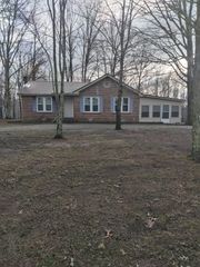 275 Rockhouse Rd, Hohenwald, TN 38462