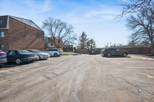 3266 Sanders Road 6F, Northbrook, IL 60062