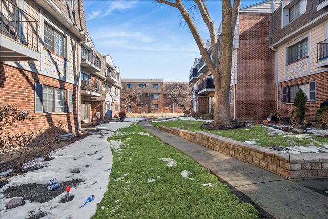 3266 Sanders Road 6F, Northbrook, IL 60062