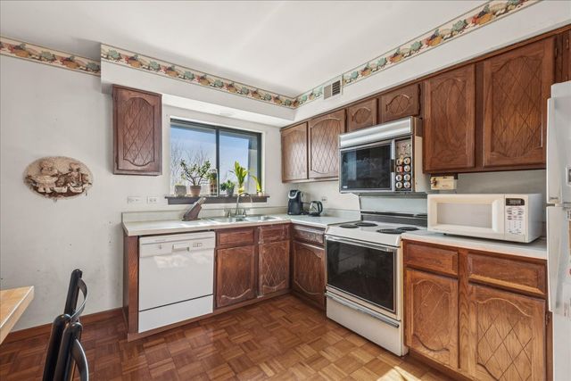 3266 Sanders Road 6F, Northbrook, IL 60062