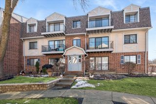 3266 Sanders Road 6F, Northbrook, IL 60062