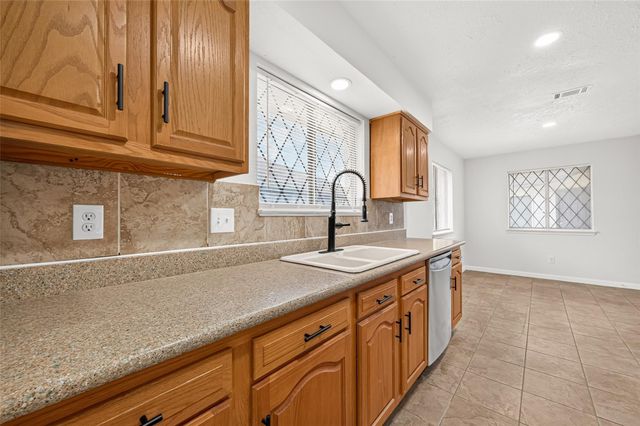 6914 Rockergate Drive, Missouri City, TX 77489