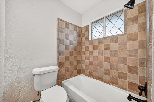 6914 Rockergate Drive, Missouri City, TX 77489