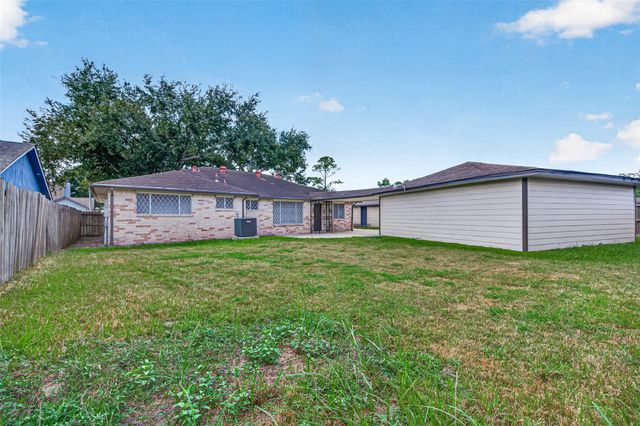 6914 Rockergate Drive, Missouri City, TX 77489