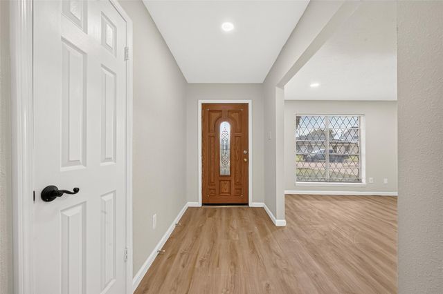 6914 Rockergate Drive, Missouri City, TX 77489