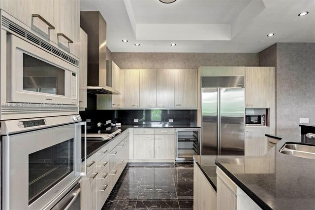 6000 Island Blvd 203, Aventura, FL 33160