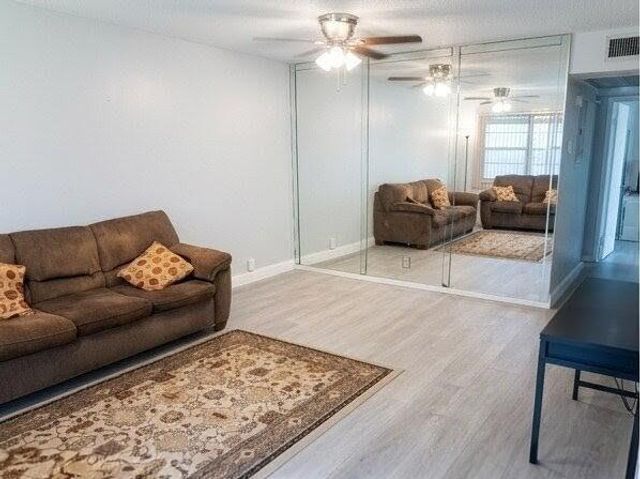 25 Upminster B 25, Deerfield Beach, FL 33442