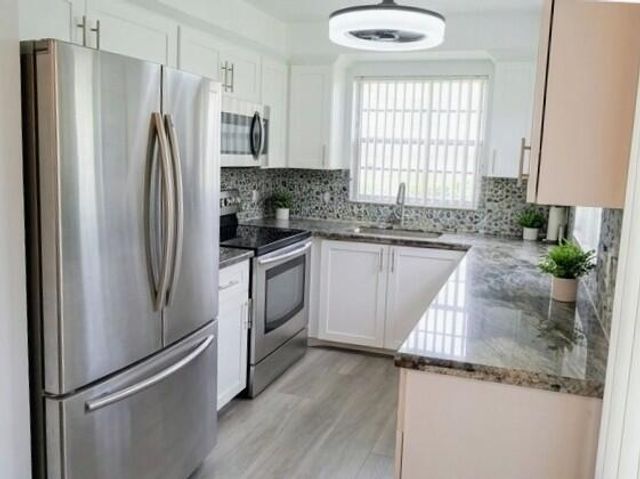 25 Upminster B 25, Deerfield Beach, FL 33442