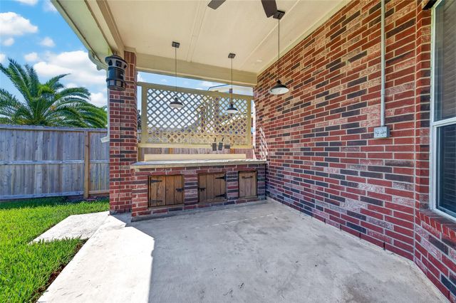 6118 Southwell Lane, League City, TX 77573