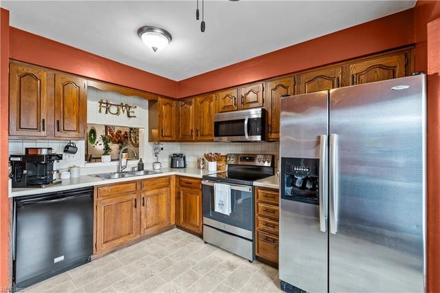 150 Majestic CIR, Virginia Beach, VA 23452