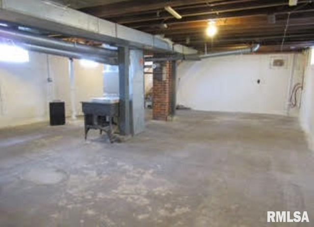 1525 25TH Street, Rock Island, IL 61201