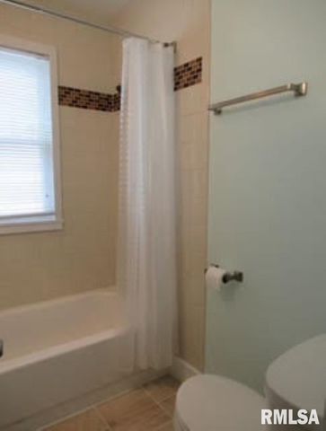 1525 25TH Street, Rock Island, IL 61201