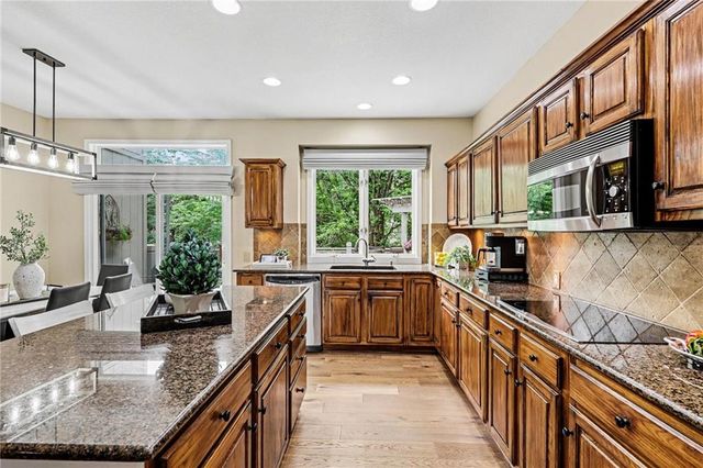 3541 W 143rd Terrace, Leawood, KS 66224