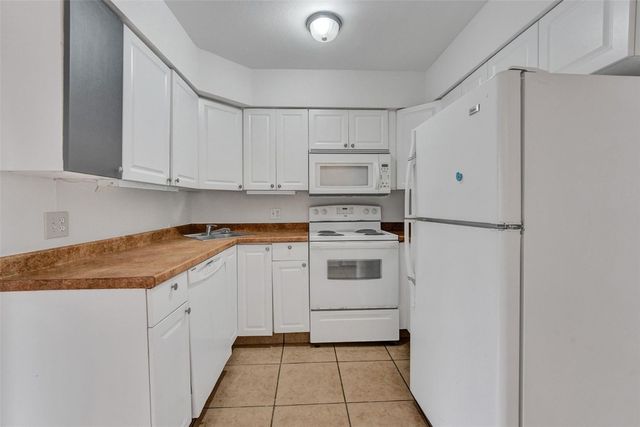 26 Wimbledon Lake Drive 248, Plantation, FL 33324