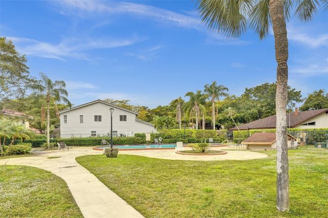 26 Wimbledon Lake Drive 248, Plantation, FL 33324