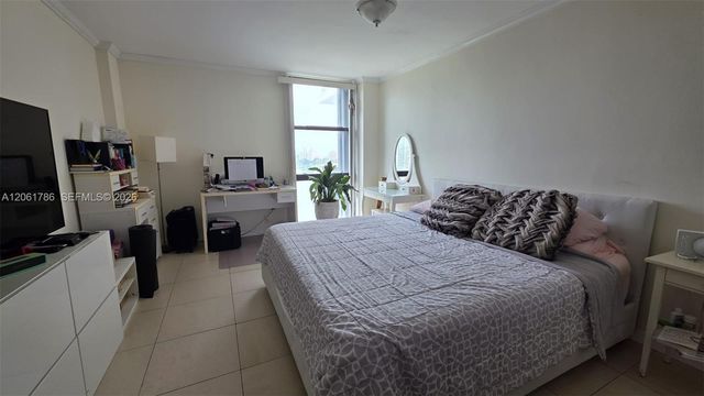 3675 N Country Club Drive 1504, Aventura, FL 33180